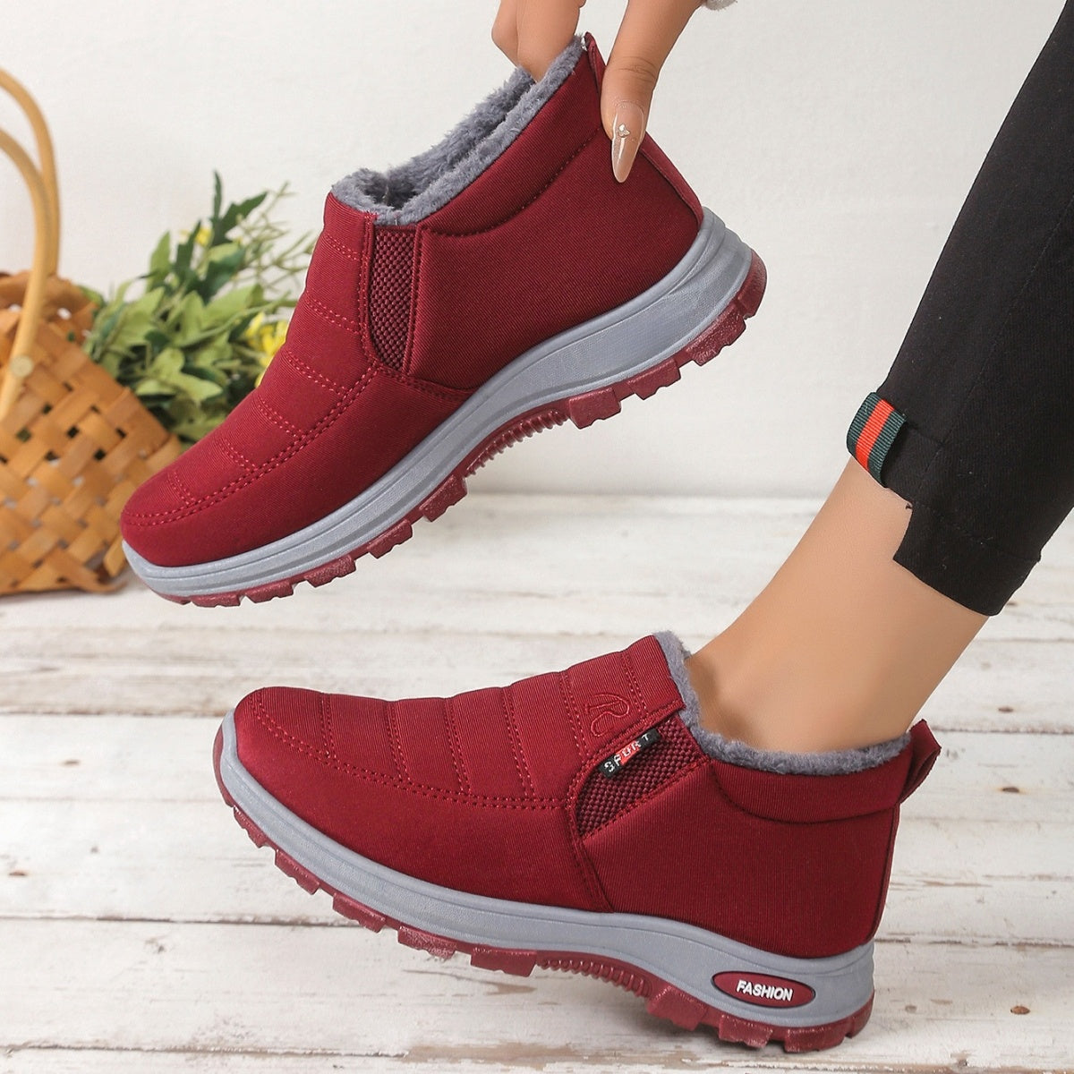 🔥【35-48】Unisex zimski škornji s podlogo iz semiša - topli, udobni in nedrseči, idealni za hladno vreme.