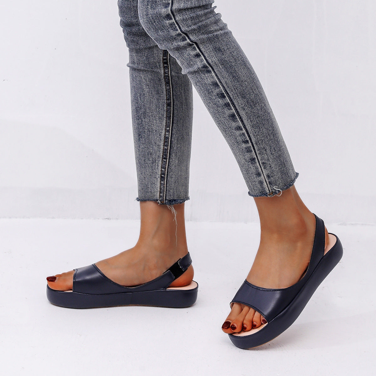 ⏳ Poslední den 50% sleva【35–43】👡 Dámské módní sandály s otevřenou špičkou, vyrobené z měkké kůže, s tlustou odpruženou podrážkou.