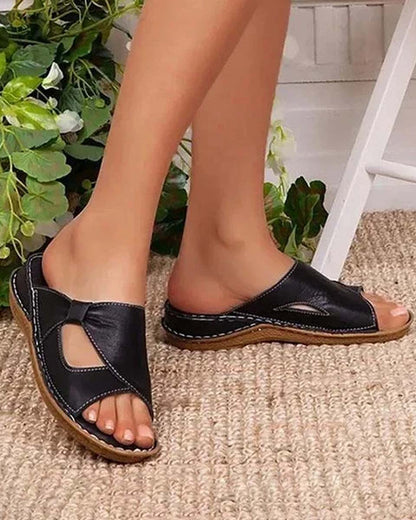👡【35-43】Nowe stylowe i wygodne kapcie damskie.Materiał skórzany, wygodny w noszeniu.Na każdą porę roku