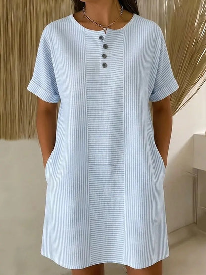 🔥 Poslední den 50% slevy【S-3XL】Nové letní pruhované šaty – lehké, prodyšné a pohodlné, s lichotivým střihem pro štíhlejší vzhled.