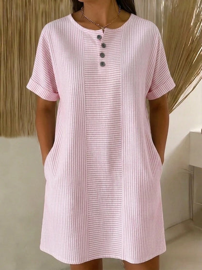 🔥 Poslední den 50% slevy【S-3XL】Nové letní pruhované šaty – lehké, prodyšné a pohodlné, s lichotivým střihem pro štíhlejší vzhled.