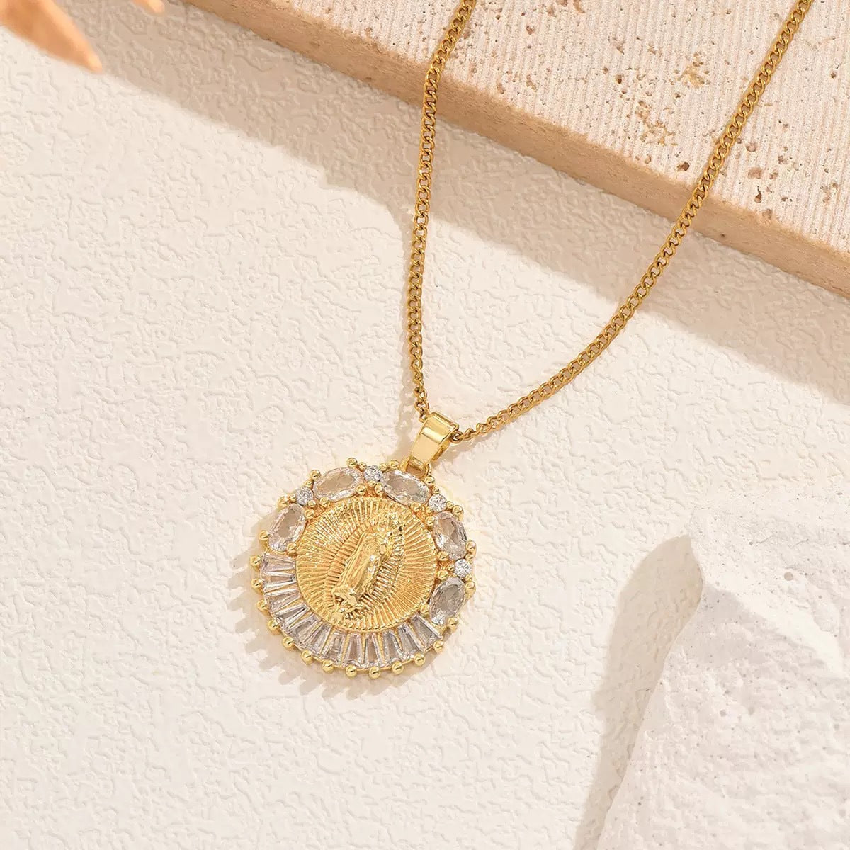 ⏳Último día: 50% de descuento✨Collar de lujo, collar dorado con diseño en relieve de la Virgen María