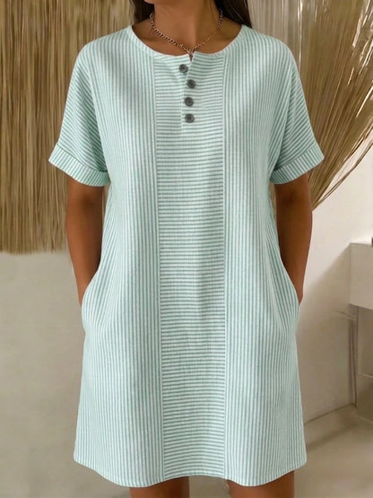 🔥 Poslední den 50% slevy【S-3XL】Nové letní pruhované šaty – lehké, prodyšné a pohodlné, s lichotivým střihem pro štíhlejší vzhled.