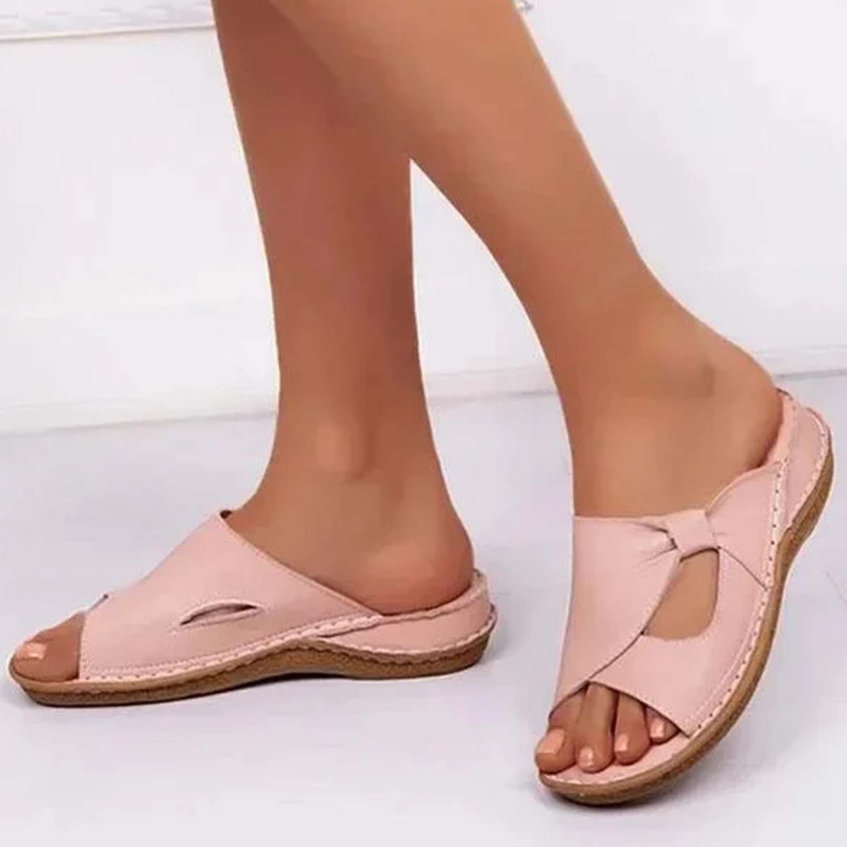 👡【35-43】Nowe stylowe i wygodne kapcie damskie.Materiał skórzany, wygodny w noszeniu.Na każdą porę roku