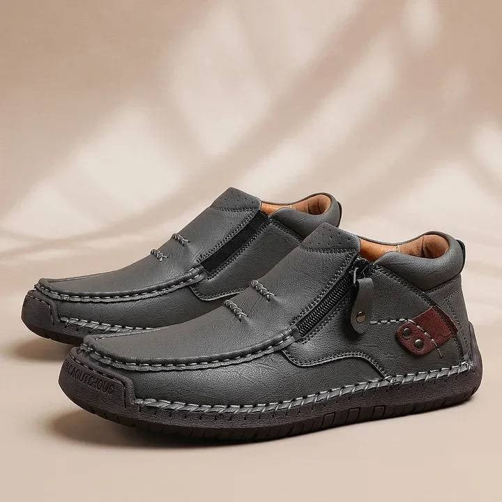 【50% OFF🔥】Férfi prémium bőr outdoor cipő – kézzel varrott, bebújós fazon, magas szár, 38–48