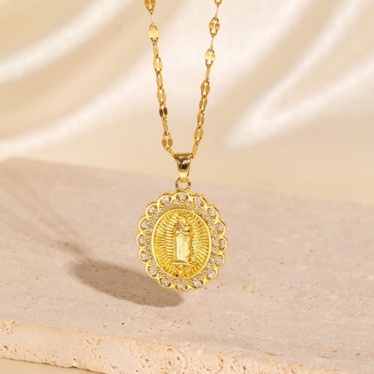 ⏳Último día: 50% de descuento✨Collar de lujo, collar dorado con diseño en relieve de la Virgen María